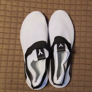 Men's slip on mesh sneakers